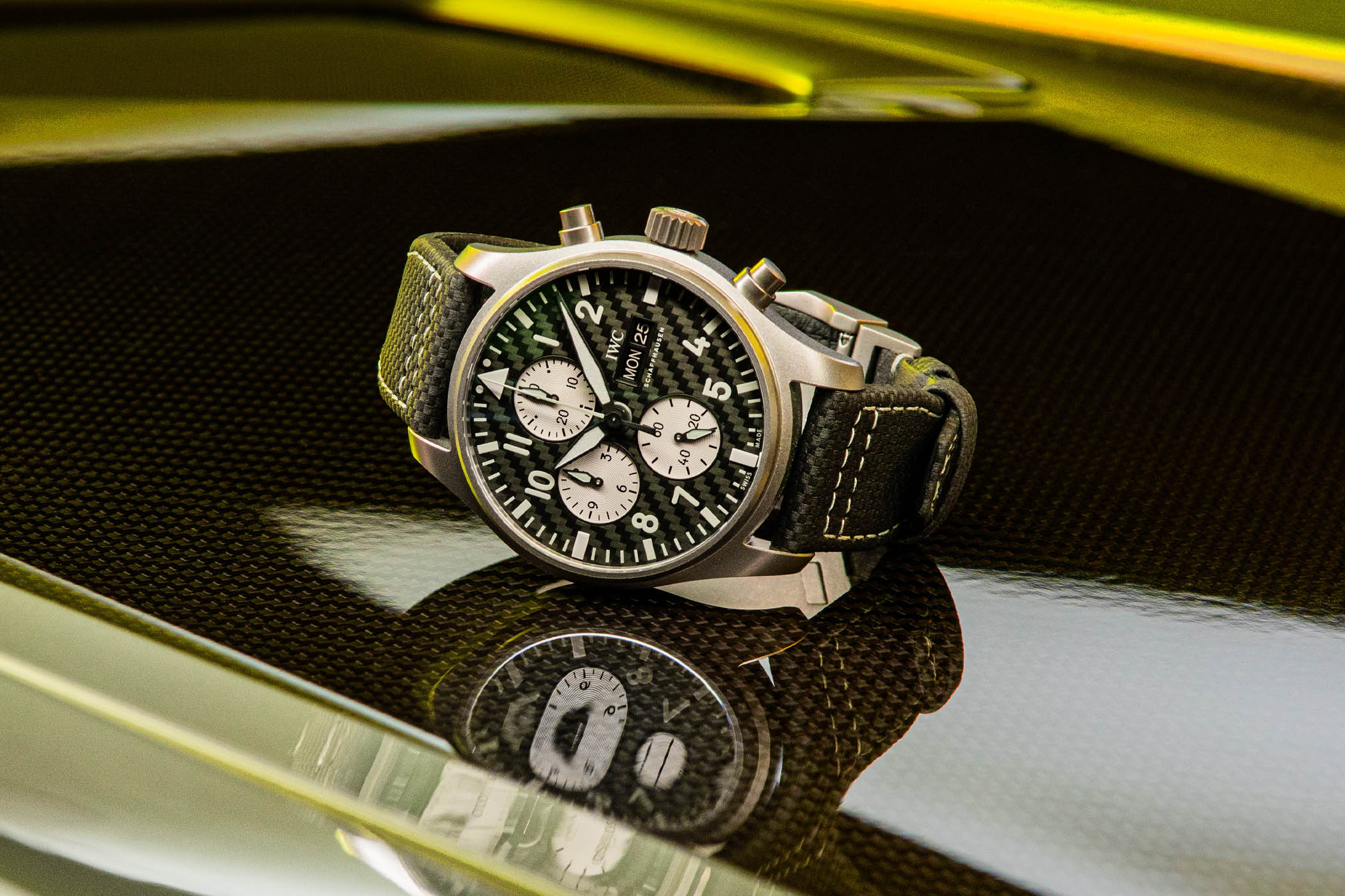 IWC hợp tác với Mercedes cho ra mắt Pilot’s Watch Chronograph Edition “AMG”
