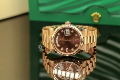 Review đồng hồ Rolex Day Date 36 Chocolate Dial vàng hồng nguyên khối