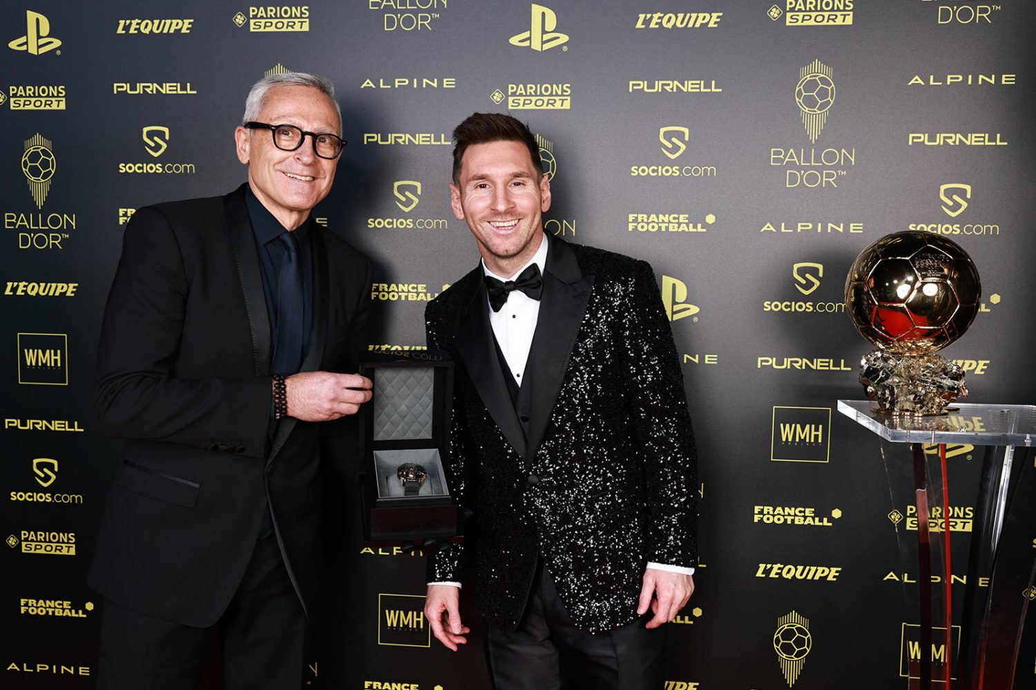 Giành Quả Bóng Vàng 2021, Lionel Messi được tặng một chiếc đồng hồ Purnell độc đáo