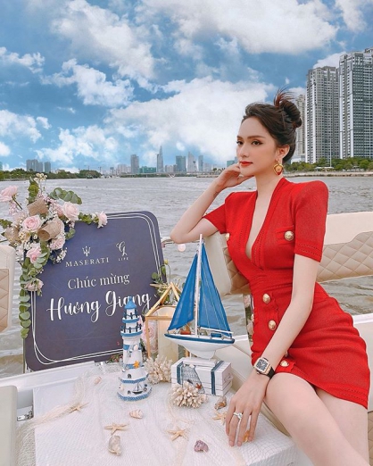 Bóc giá loạt đồng hồ hiệu đắt giá của Ca sĩ - Hoa hậu Hương Giang