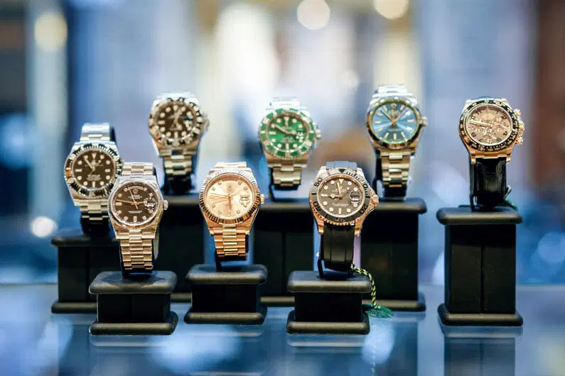 Xếp hàng dài chờ đợi tới 10 năm để mua đồng hồ xa xỉ Rolex, Patek Philippe, Audemars Piguet, v.v.