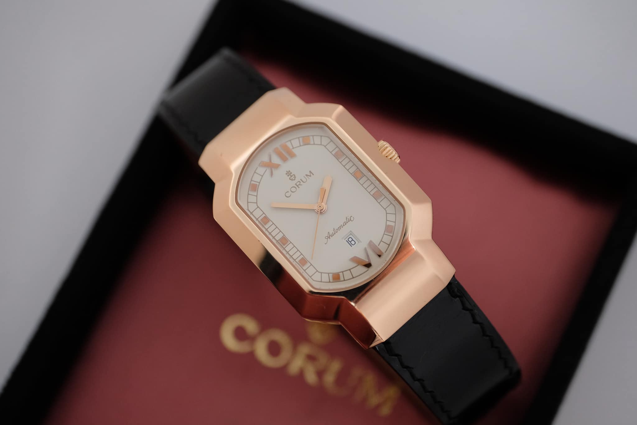 Mua đồng hồ Corum chính hãng tại Boss Luxury