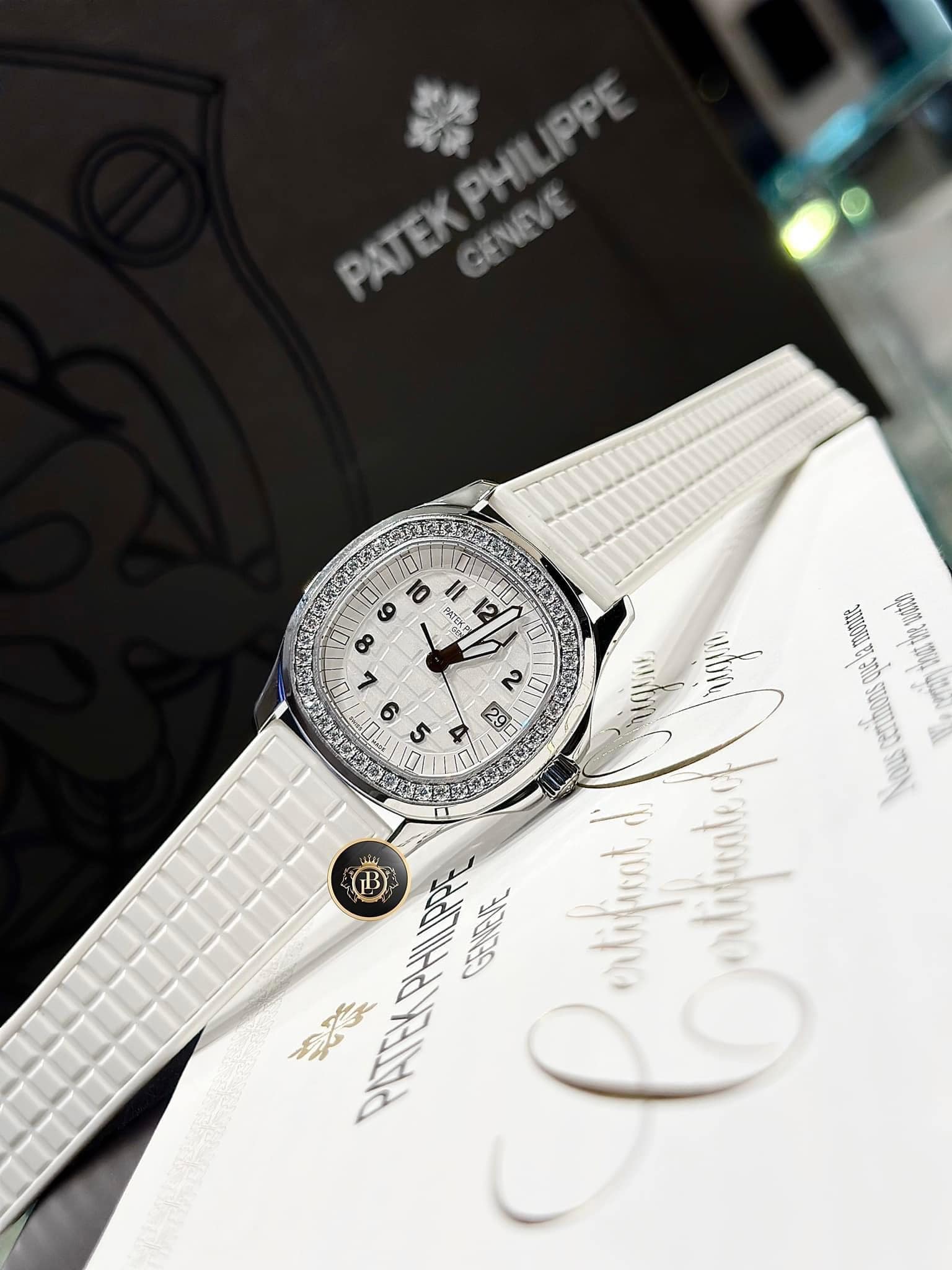 Mua đồng hồ Patek Philippe chính hãng tại Boss Luxury