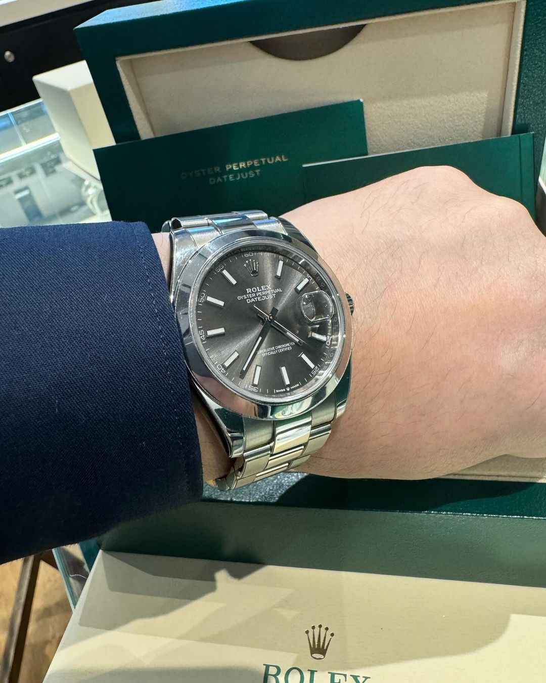 Rolex Datejust 41 126300 Mặt Số Rhodium Dây Đeo Oyster