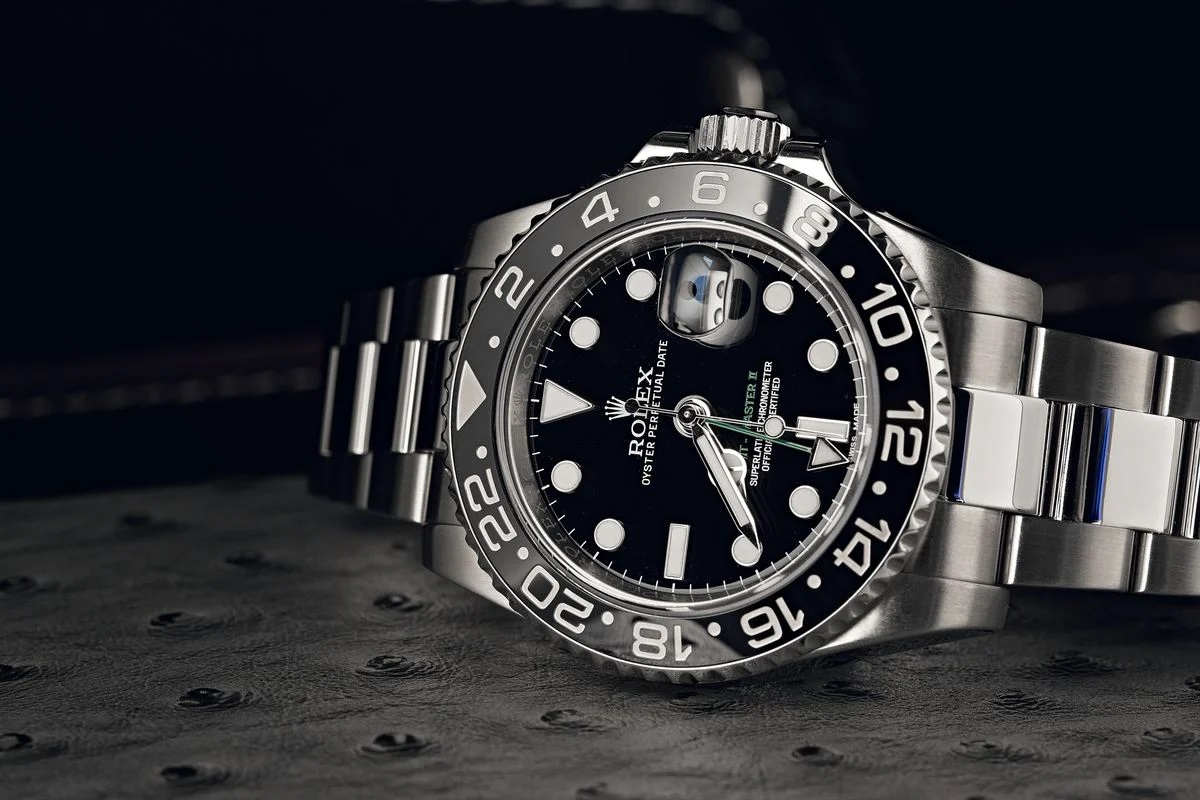 Những điều bạn cần biết khi chọn mua đồng hồ Rolex mặt số đen