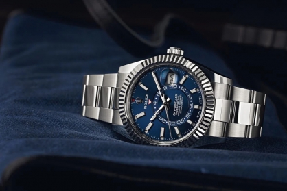Bí kíp chọn mua đồng hồ Rolex Sky-Dweller mặt xanh mới nhất