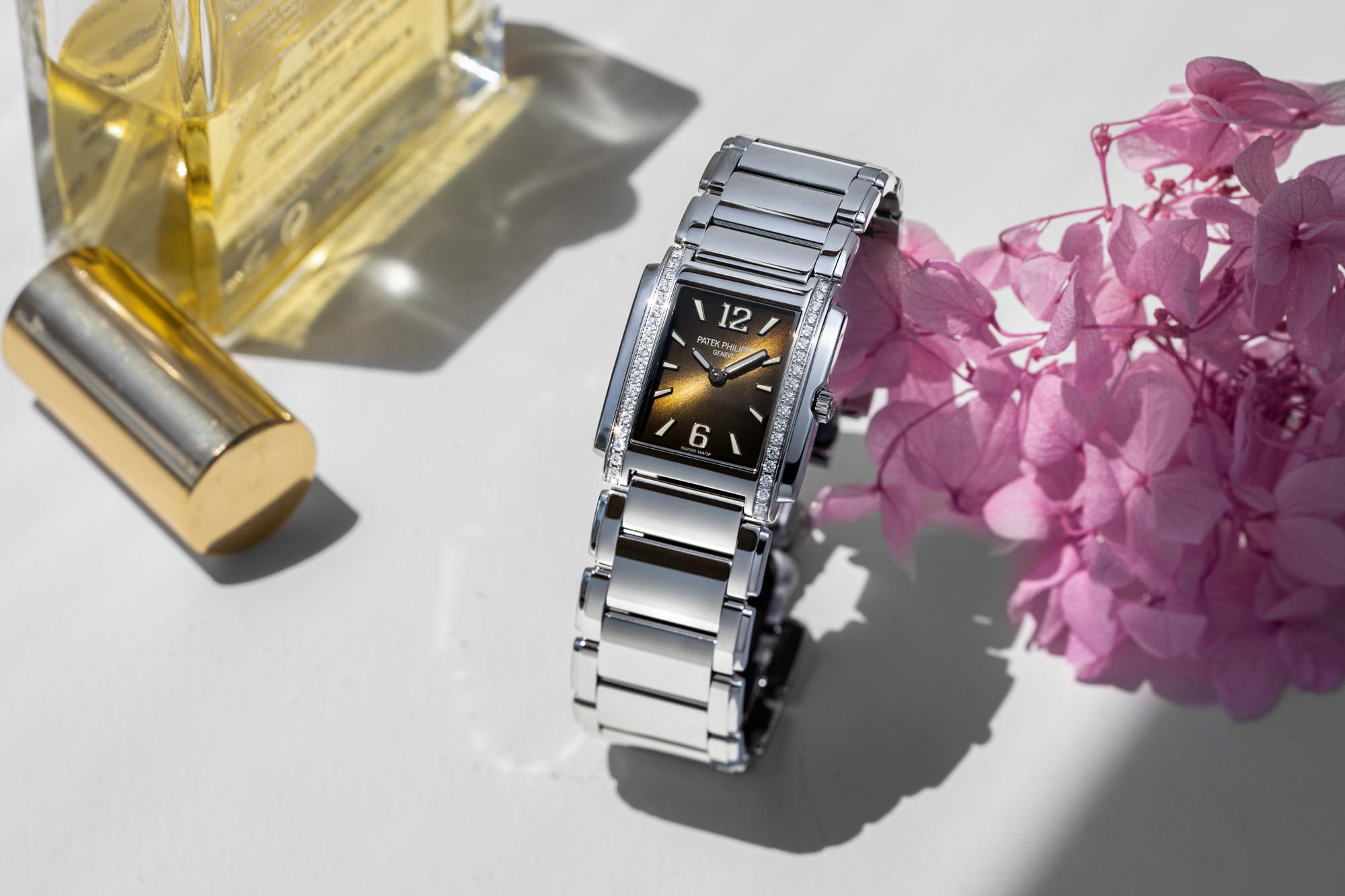 Hai thập kỷ tỏa sắc trên cổ tay phái đẹp của đồng hồ Patek Philippe Twenty ~ 4 Ladies
