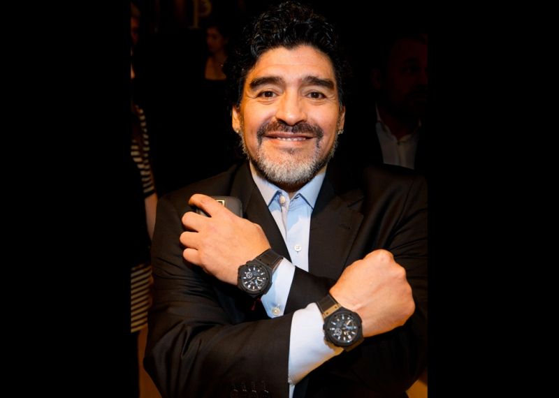 Những mẫu đồng hồ gắn liền với huyền thoại bóng đá Diego Maradona