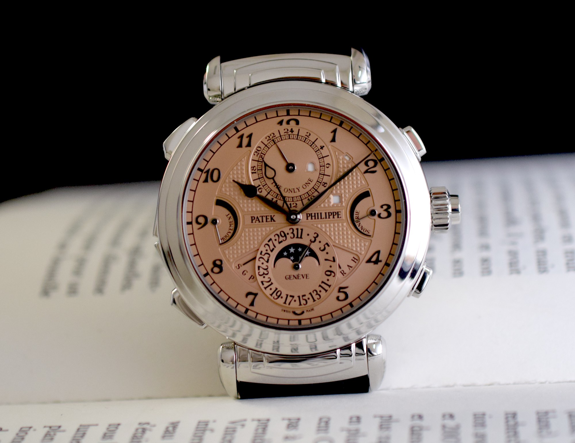 Patek Philippe Grandmaster Chime 6300A chính thức trở thành chiếc đồng hồ đeo tay đắt nhất thế giới