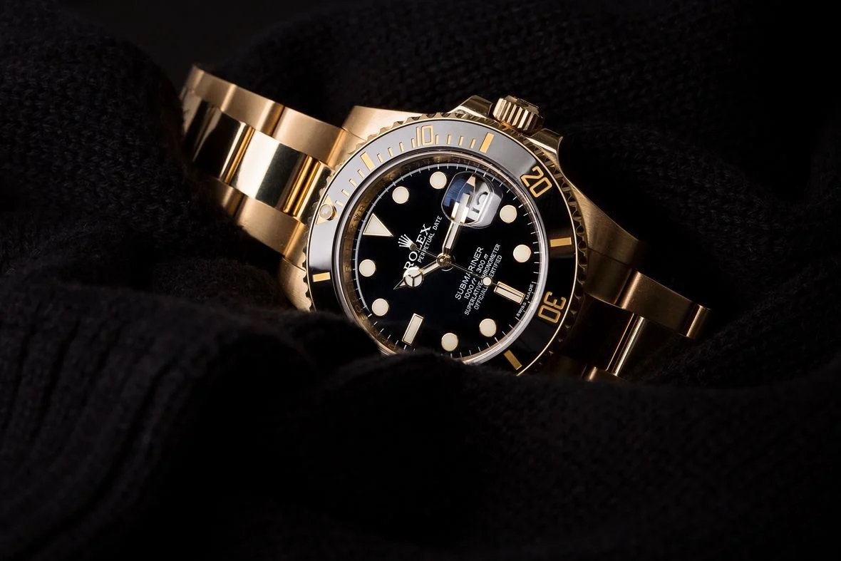 Đắm chìm trong vẻ đẹp sang trọng của những chiếc đồng hồ Rolex bằng vàng mặt số đen