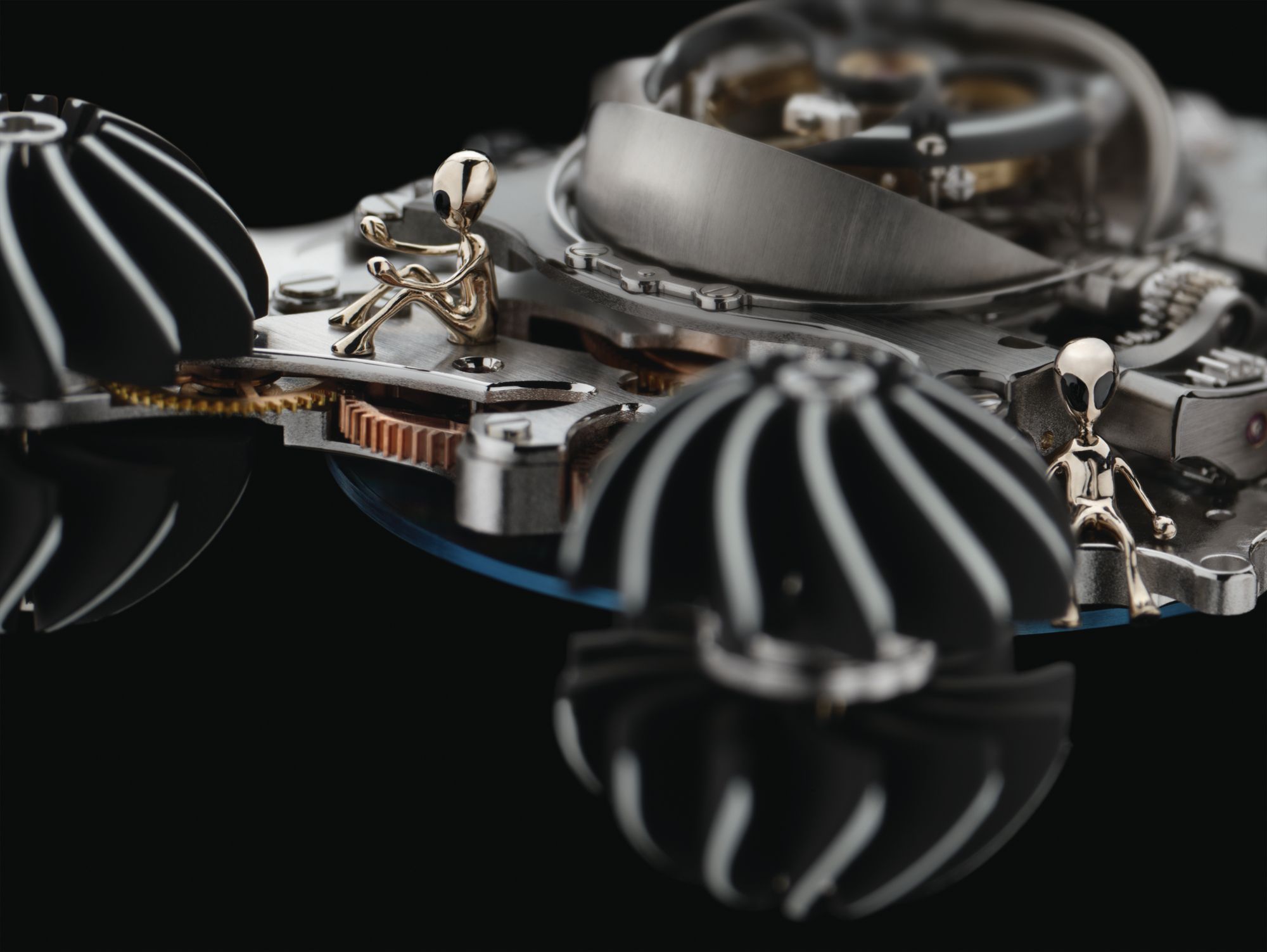 Công nghệ phát triển có làm mất đi vẻ đẹp của nghề chế tác đồng hồ thủ công truyền thống? 