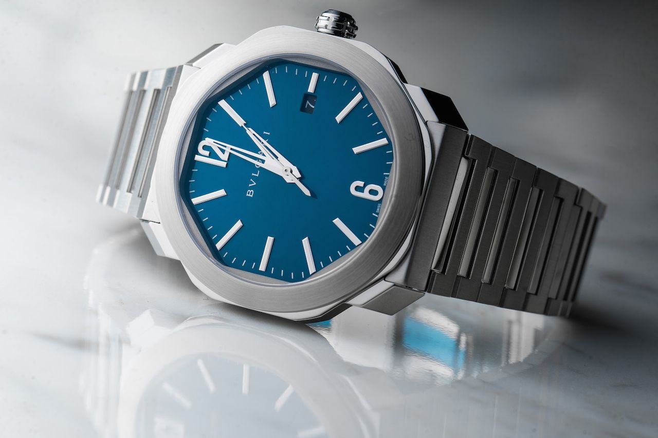 Classic Blue - Gam màu cổ điển thống trị ngành đồng hồ 2020