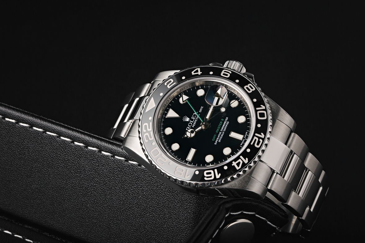 Những điều bạn cần biết trước khi mua đồng hồ Rolex GMT-Master II 116710LN