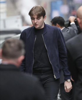 Barron Trump đeo đồng hồ 50.000 USD